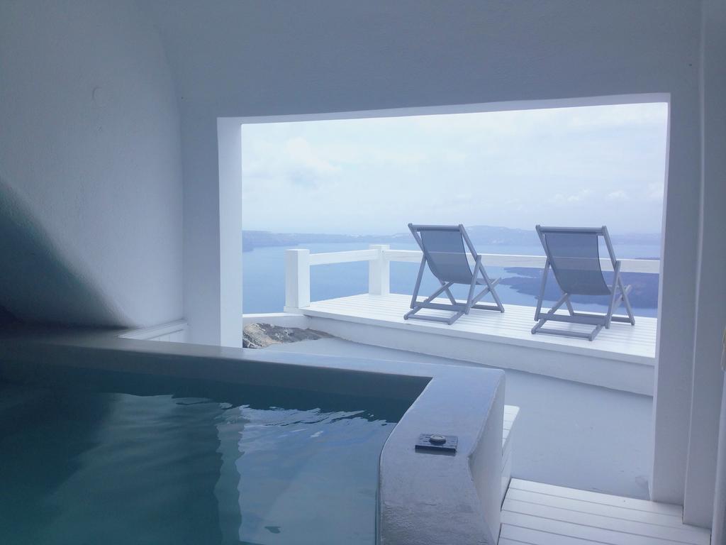 Altana Cliffside Villas 이메로비글리 객실 사진